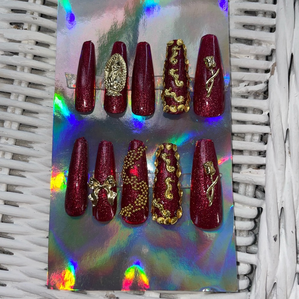 Chic Burgundy Press-On Nails with Gold Details